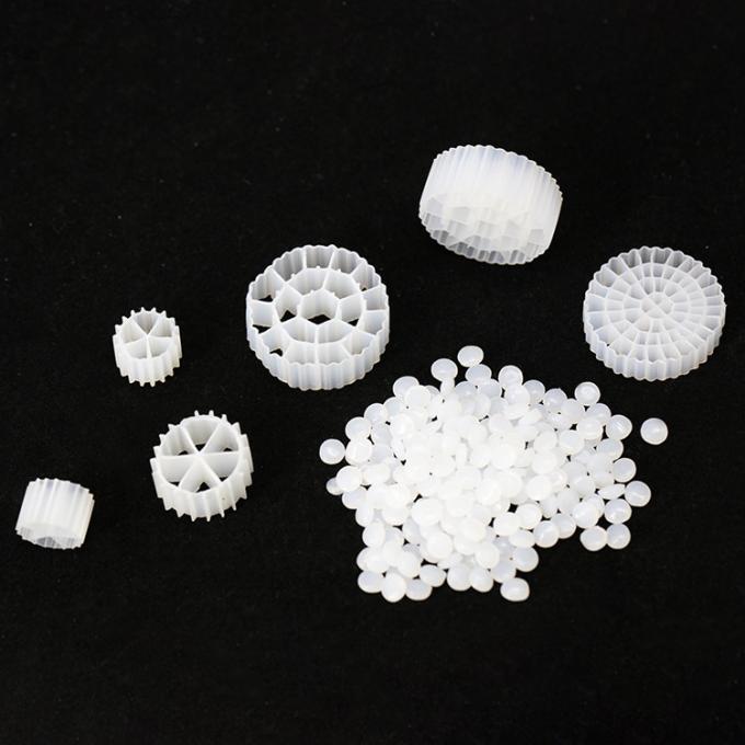 Y5アクアリウムの白い64Rooms HDPEフィルター媒体25X4mm 0