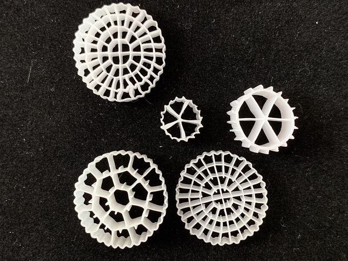 HDPE 25X4mm生物的フィルター媒体の汚水処理 1
