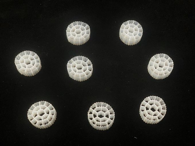 白いバージンのHDPE Y2 K3 Aquaponics MBBRフィルター媒体11X7mm 1