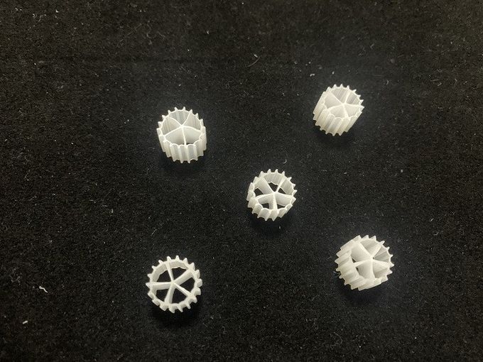 魚のいる池のHDPE K1 MBBR Biofilter媒体の100%のバージン 1